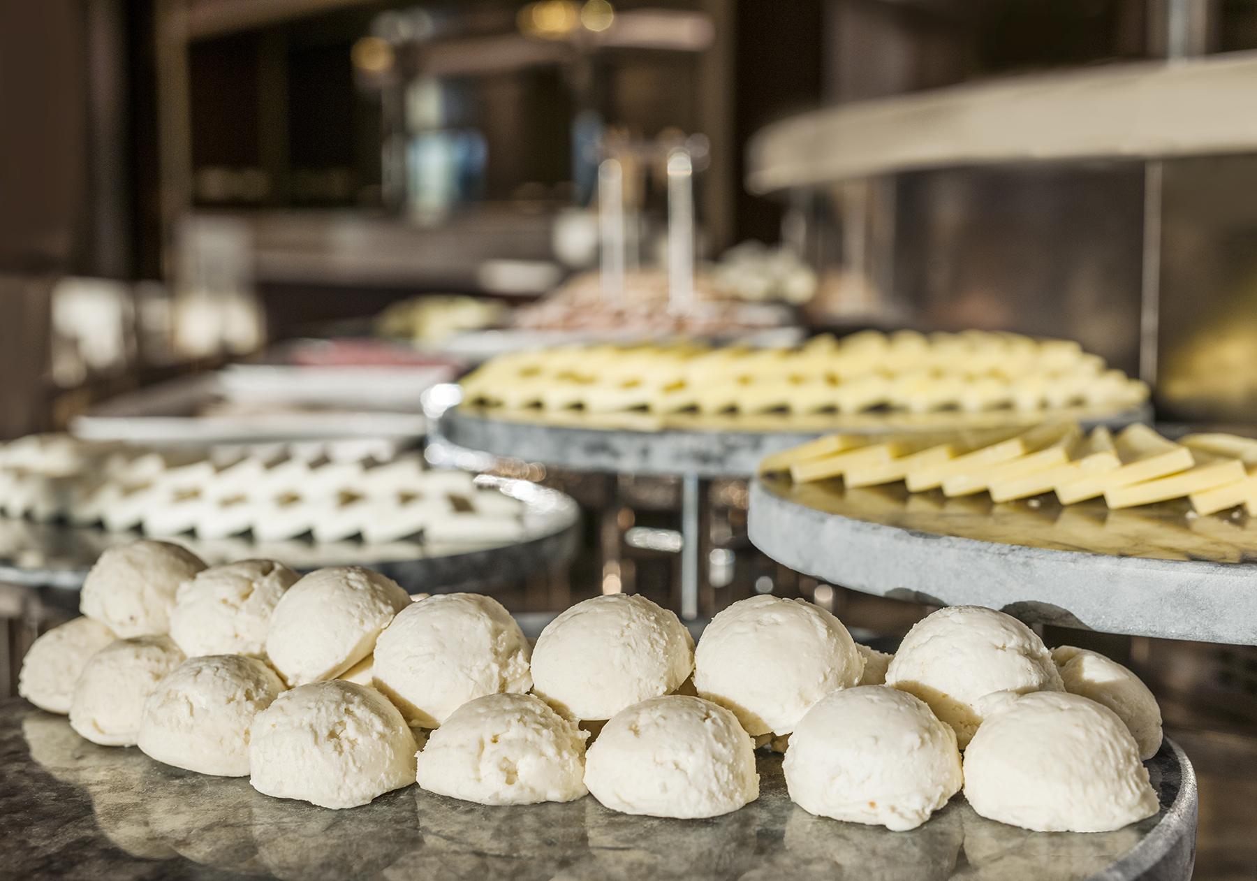 Elite World Grand Istanbul Basin Ekspres Hotel Exterior photo Mozzarella cheese