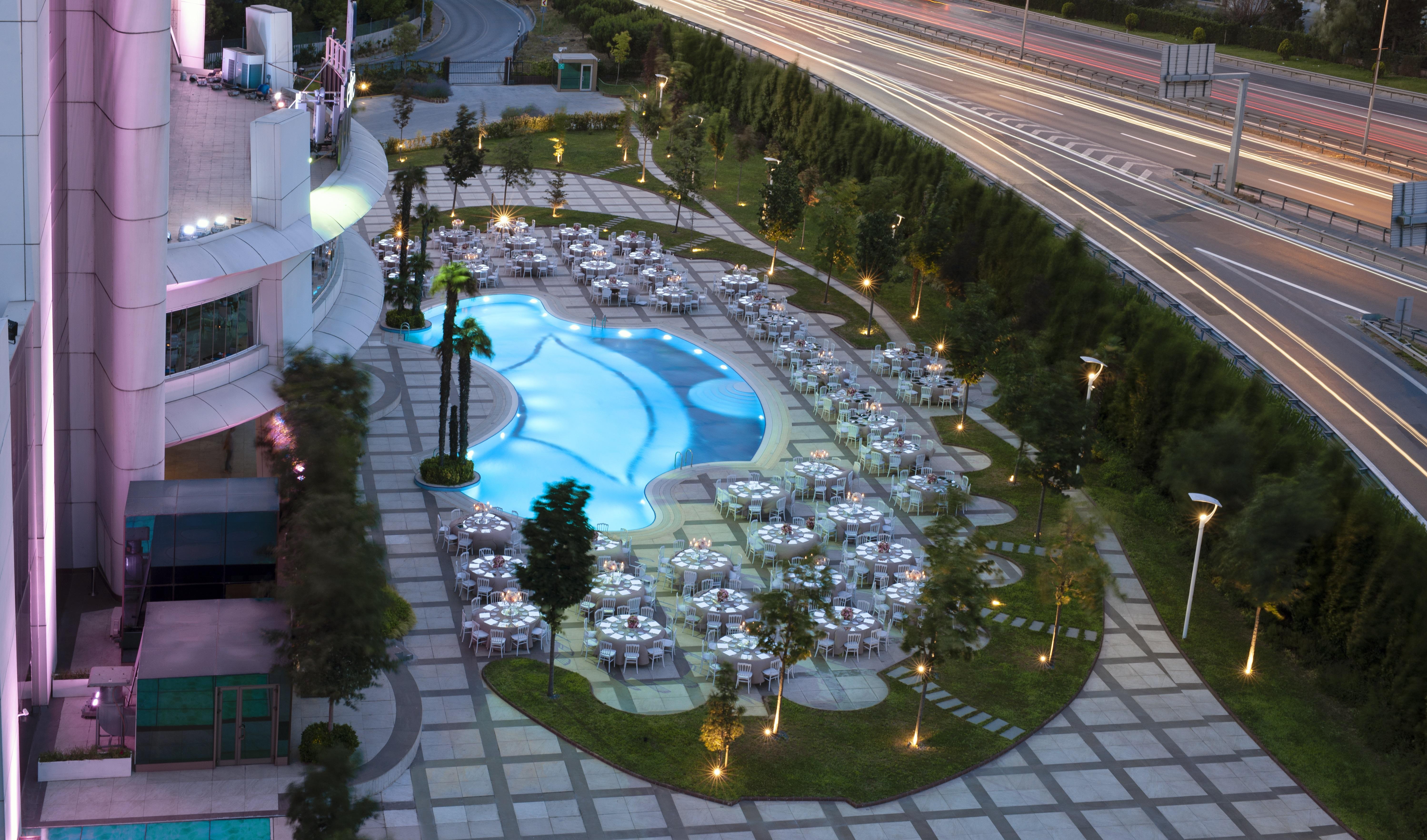Elite World Grand Istanbul Basin Ekspres Hotel Exterior photo The pool at the hotel